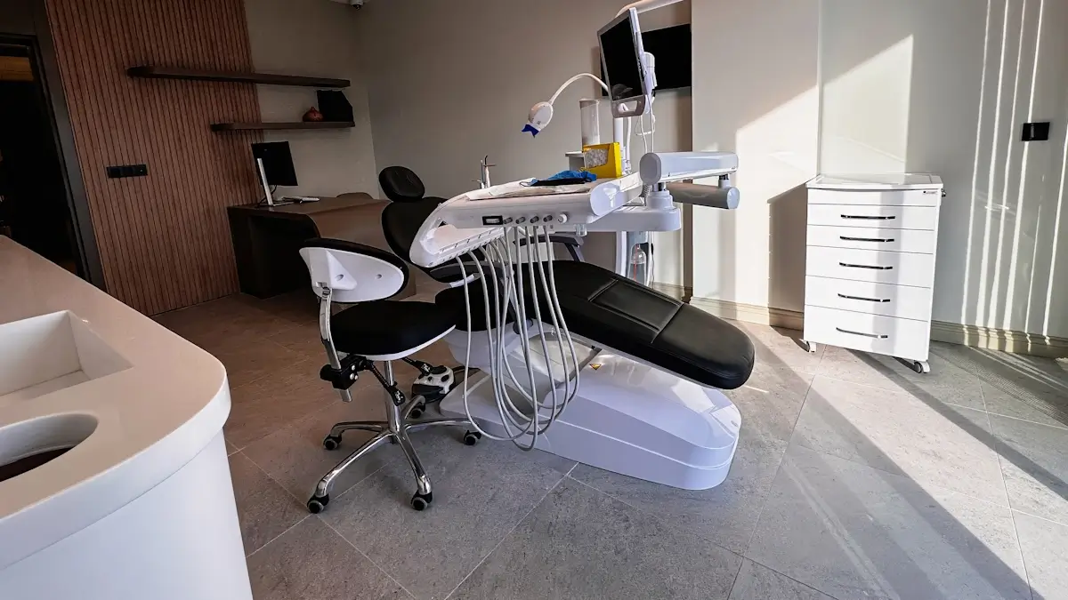 Diş Hekimi Güner Yazıcı Klinik Diş Ünitesi Fotoğrafı 2
