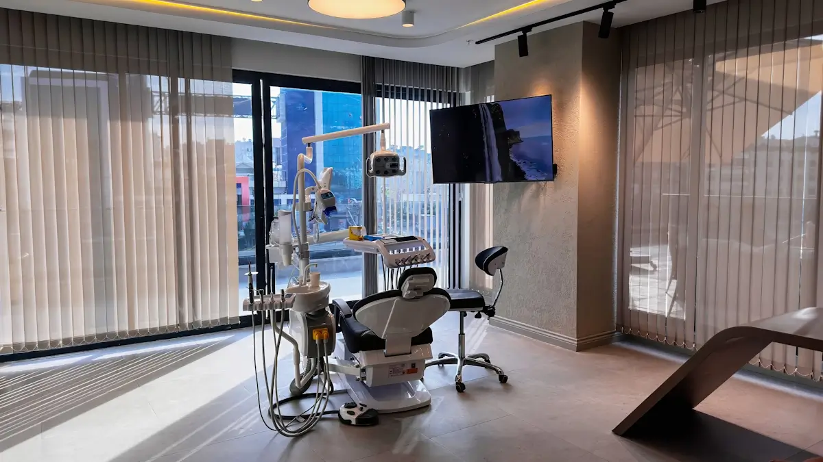 Diş Hekimi Güner Yazıcı Klinik Diş Ünitesi Fotoğrafı 4