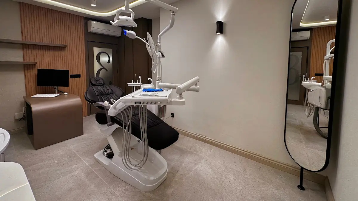 Diş Hekimi Güner Yazıcı Klinik Diş Ünitesi Fotoğrafı 6